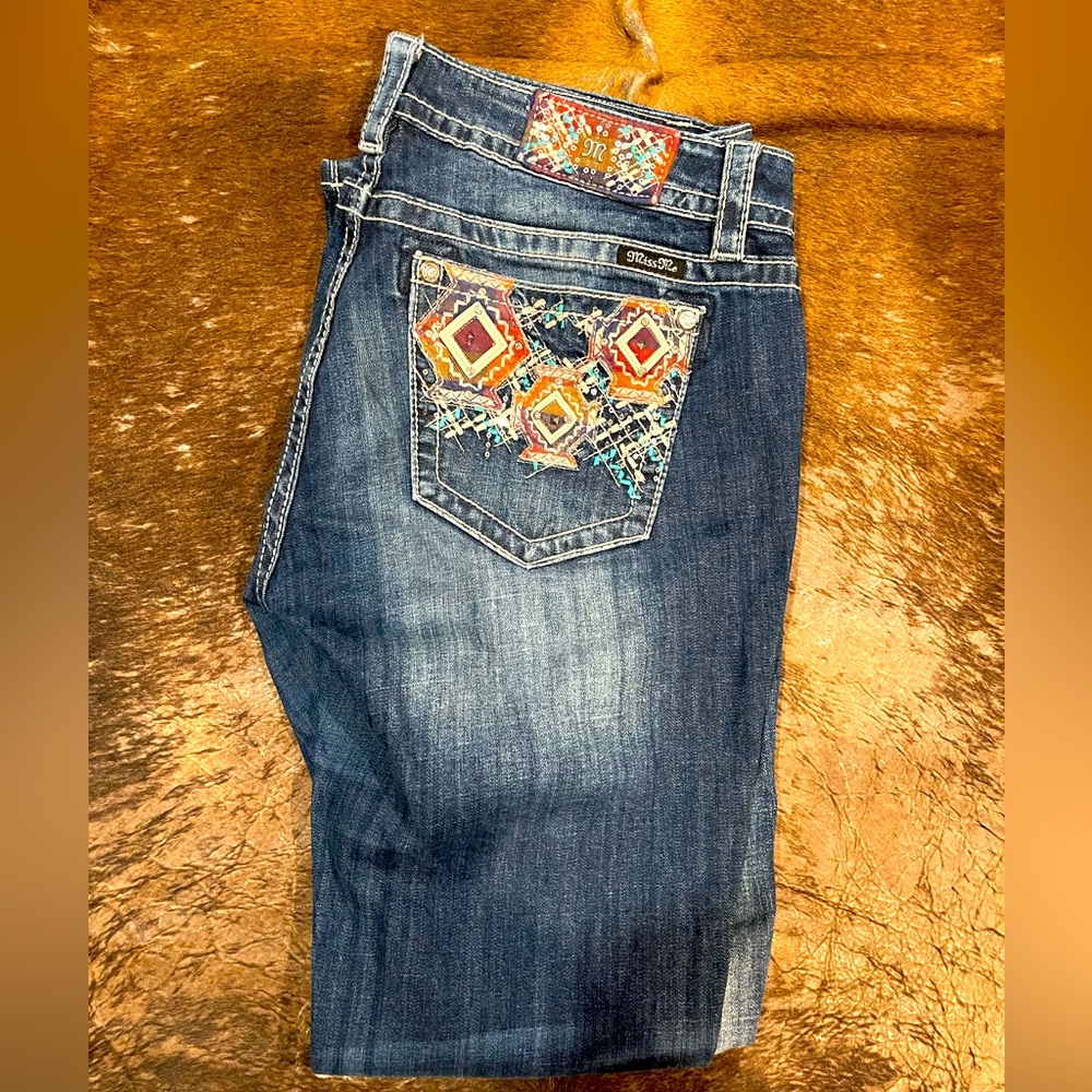Miss Me women’s size 34 straight leg jeans. Great condition and gently worn.